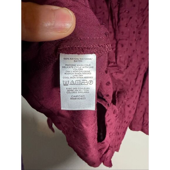 LOFT pusseybow neck line Swiss dot textured bundle of two blouses pink & maroon - Picture 9 of 14